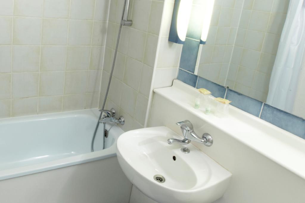 Kyriad Chalons-En-Champagne - Saint-Martin Номер фото